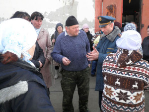Жители затопленного поселка Затон возвращаются в дома