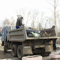 В Омске продолжаются работы по благоустройству и уборке территории