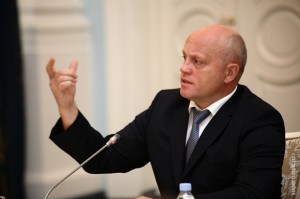 Виктор Назаров готов рассказать, сколько зарабатывает и сколько тратит