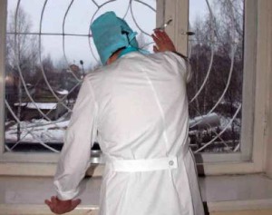 Омского акушера будут судить за смерть роженицы