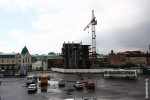 Многоэтажка на Бударина: сносить нельзя оставить
