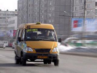 Выпавшая из маршрутки женщина отсудила 50 тысяч рублей