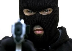 У омича на улице неизвестные в масках "отжали" 1 млн рублей