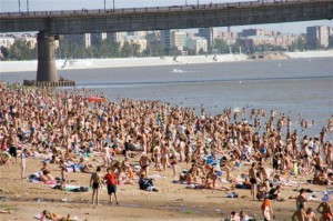 Омские пляжи открылись только для загара, купание запрещено