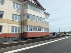 В Омске более 70 человек переедут в новые квартиры по программе переселения из аварийного жилья