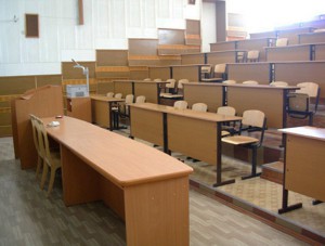 Губернатор Виктор Назаров предложил распространить превентивный карантин на вузы, техникумы и колледжи