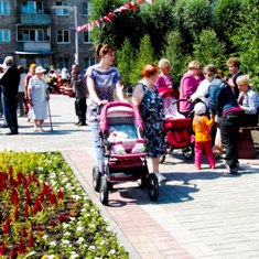 В микрорайонах Омска стартовало летнее благоустройство