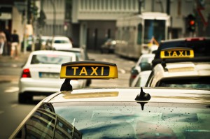 Выгодно ли работать в такси на авто компании: подробно о плюсах
